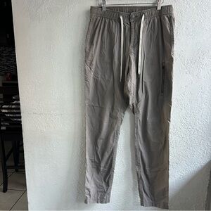 Vuori Men's Gray Joggers with Drawstring
